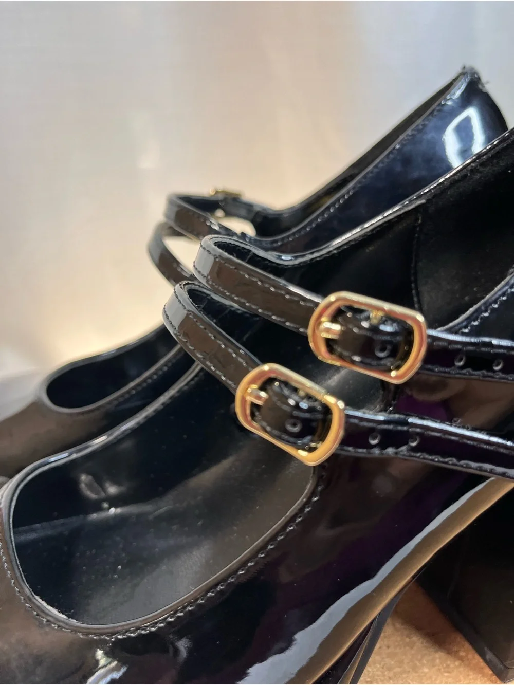 GUESS Black Patent Platform Mary Jane Pumps — Size 7.5